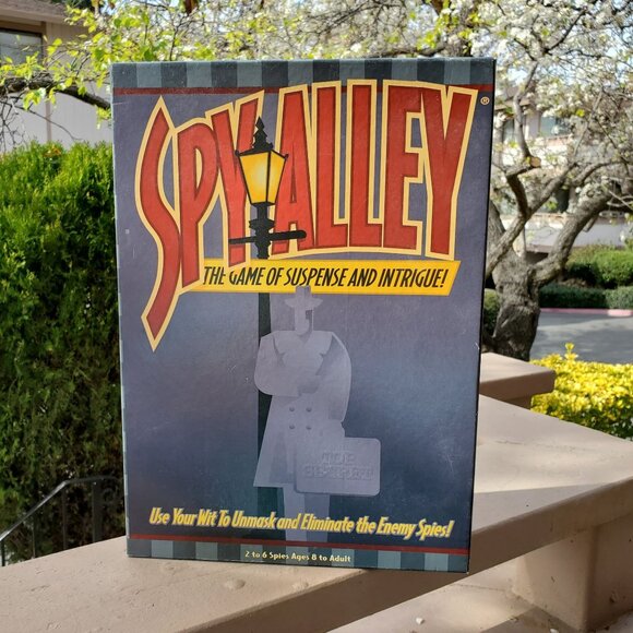 Spy Alley The Game Of Suspense And Intrigue 1998 MENSA And Parents Choice Award - Picture 1 of 7